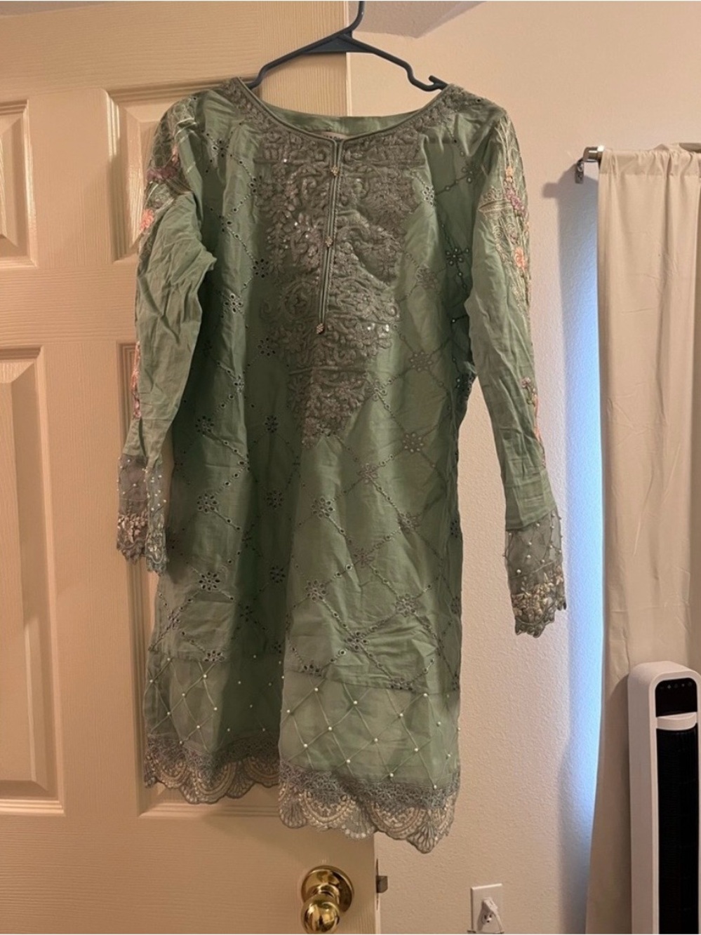 Maria B Luxury Embroidered 3 Piece Set Mint Green Salwar Kameez Suit Size [M] - Picture 4 of 6